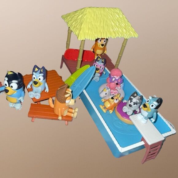 BLUEY Heeler Jeep - Cabana Pool - 3 in 1 Airplane Resort Figures Accessories - Picture 14 of 15